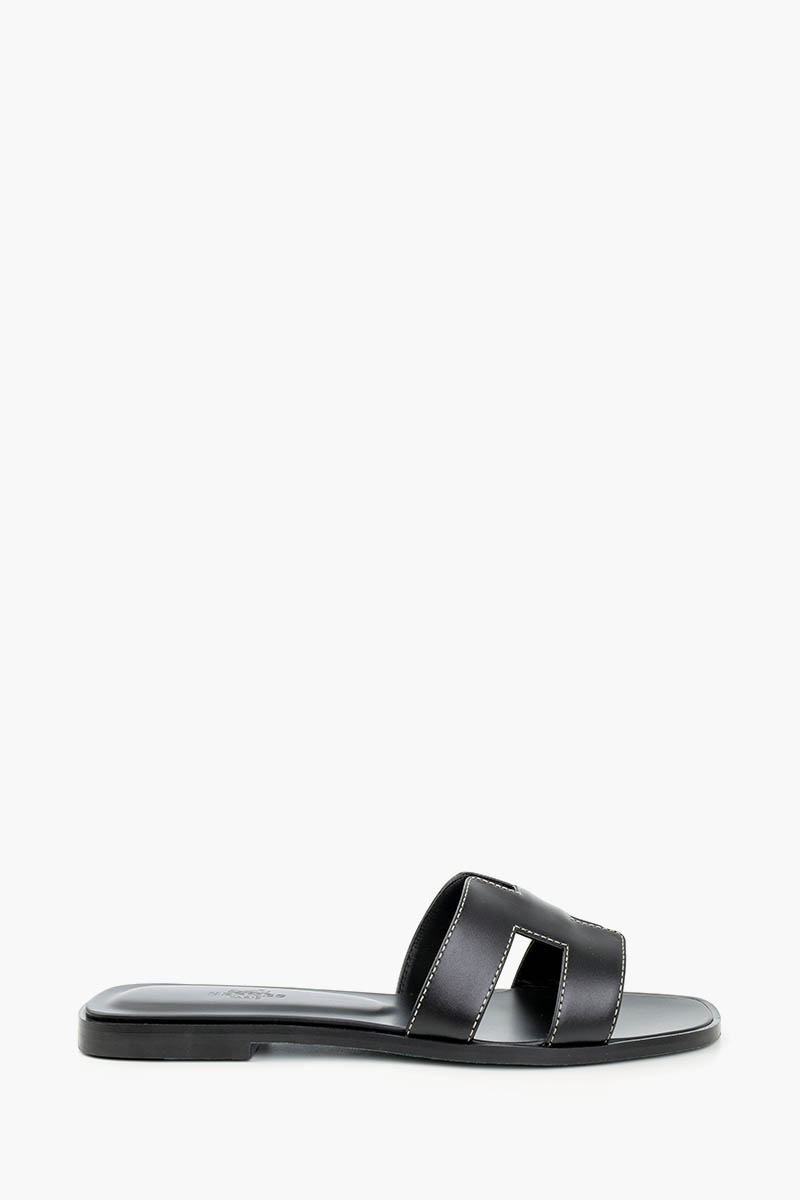 HERMÈS Oran Sandals in Black Calfskin 0
