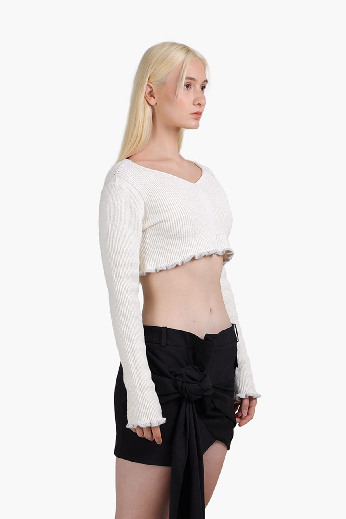 JACQUEMUS Women La Maille Santon Cropped Sweater in Off White 2