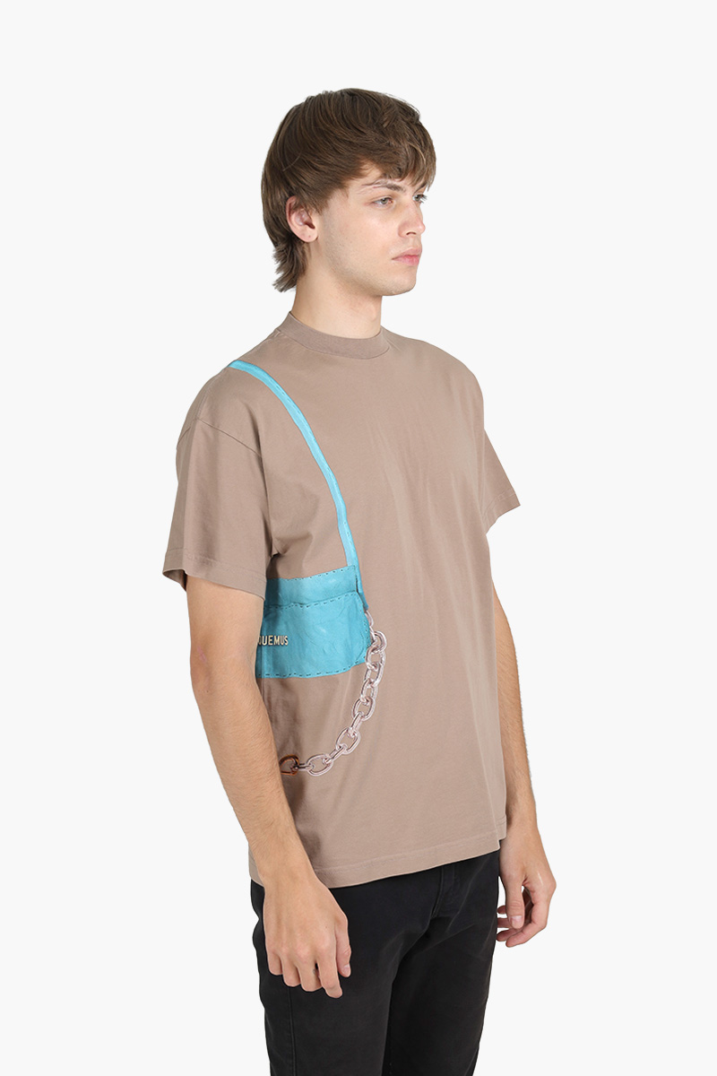 JACQUEMUS Le Ciuciu Loose Fit T-Shirt in Brown 2