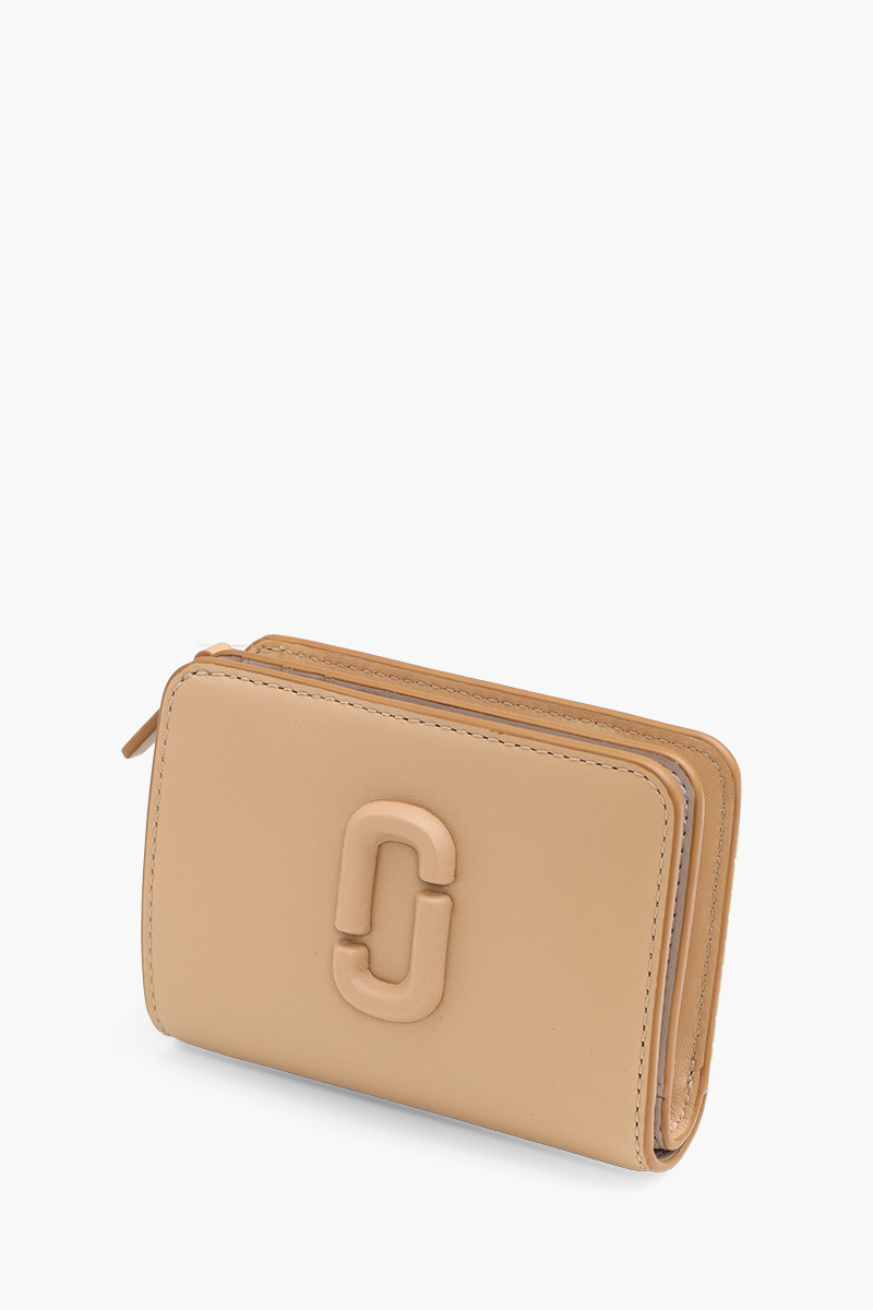 MARC JACOBS Mini J Marc Compact Wallet in Camel Smooth Leather 2