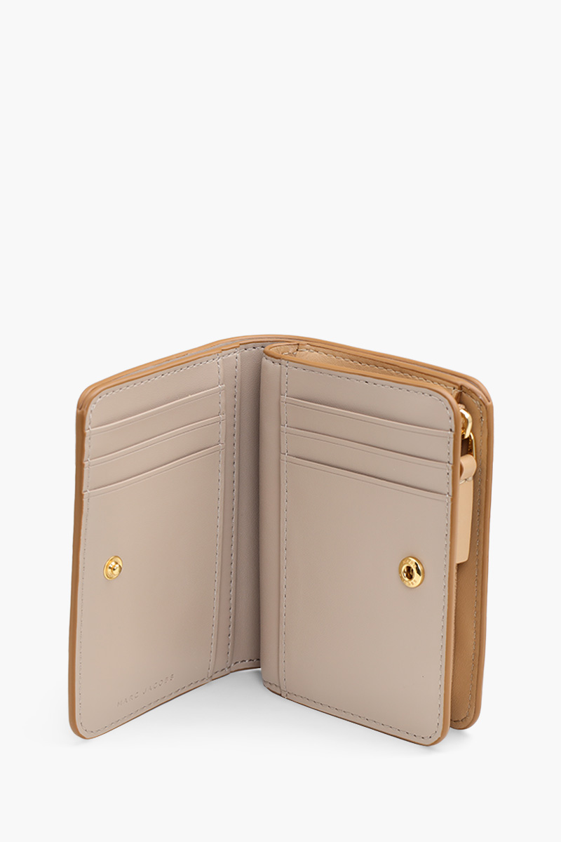 MARC JACOBS Mini J Marc Compact Wallet in Camel Smooth Leather 3