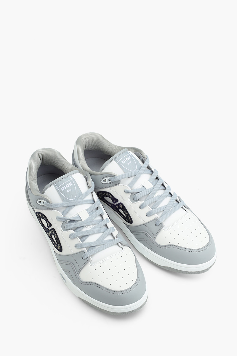 CHRISTIAN DIOR Men B57 Low Top Sneakers in Grey/White with Dior Oblique Jacquard 1