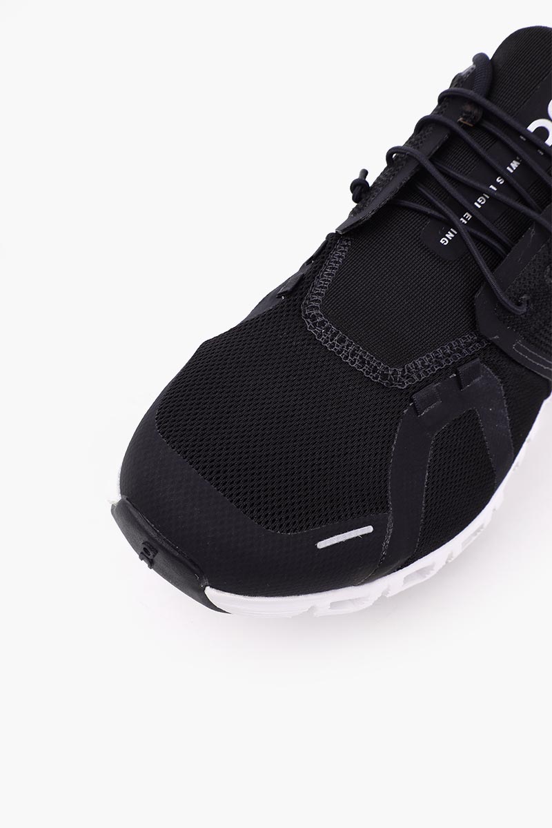 ON Women CLoud 6 Sneakers in Black/White 4