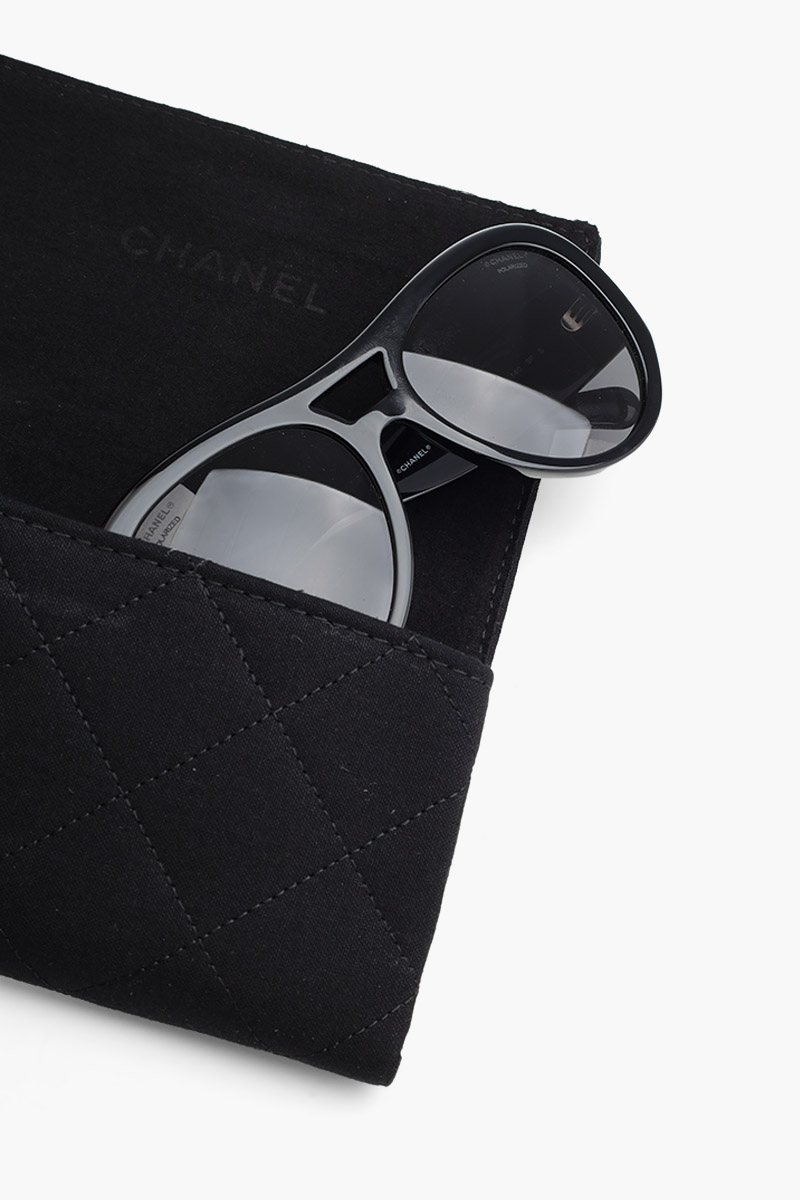 CHANEL Pilot CC Logo Sunglasses in Black/Grey/Polarized Acetate 4