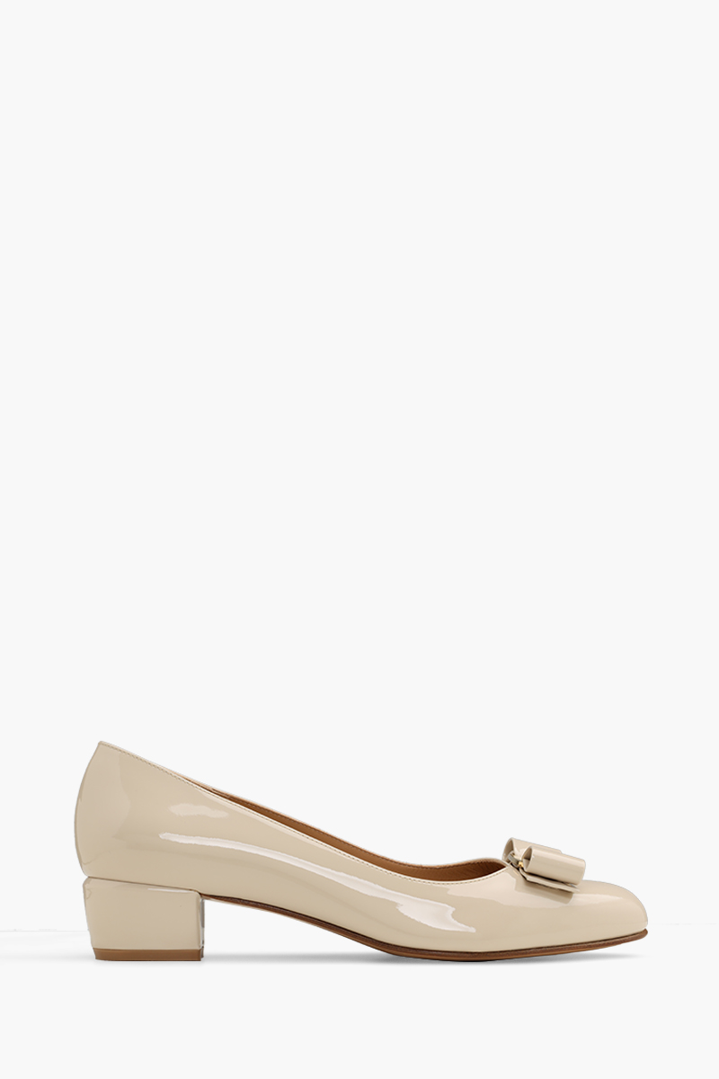 SALVATORE FERRAGAMO Vara Pumps 30mm in Bone Patent 0