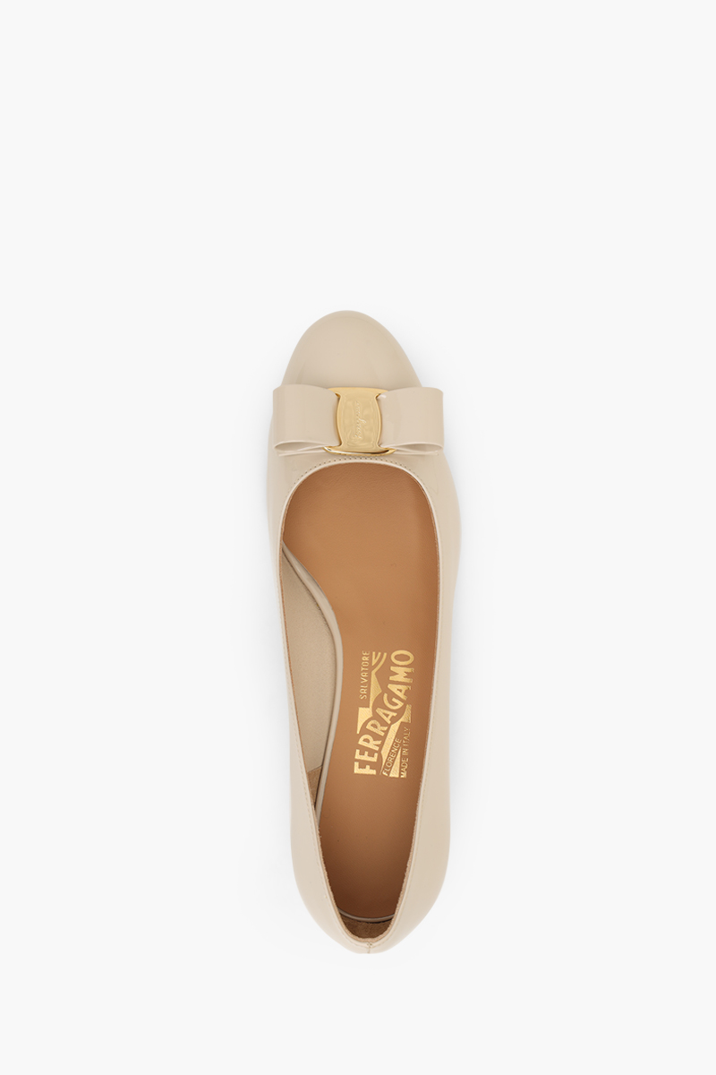 SALVATORE FERRAGAMO Vara Pumps 30mm in Bone Patent 3