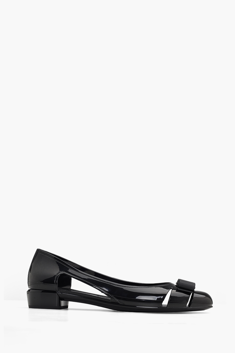 SALVATORE FERRAGAMO Vara Bow Pumps 30mm in Black PVC 0