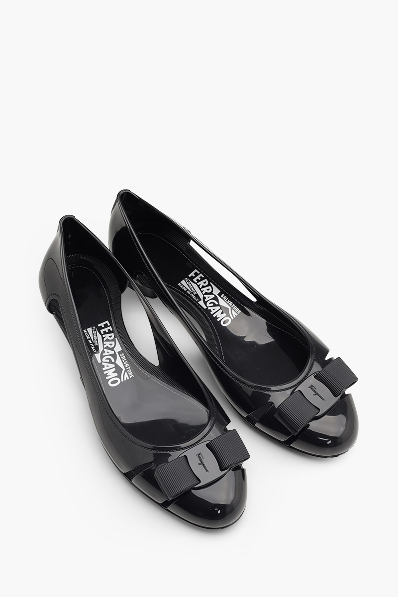 SALVATORE FERRAGAMO Vara Bow Pumps 30mm in Black PVC 1