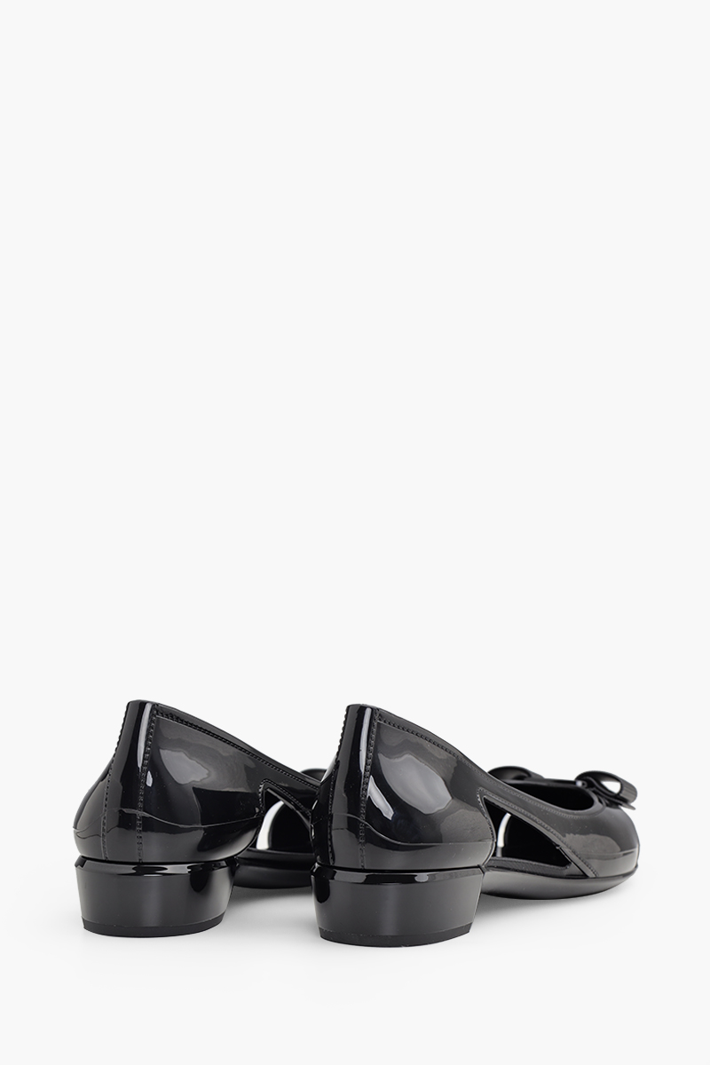 SALVATORE FERRAGAMO Vara Bow Pumps 30mm in Black PVC 2