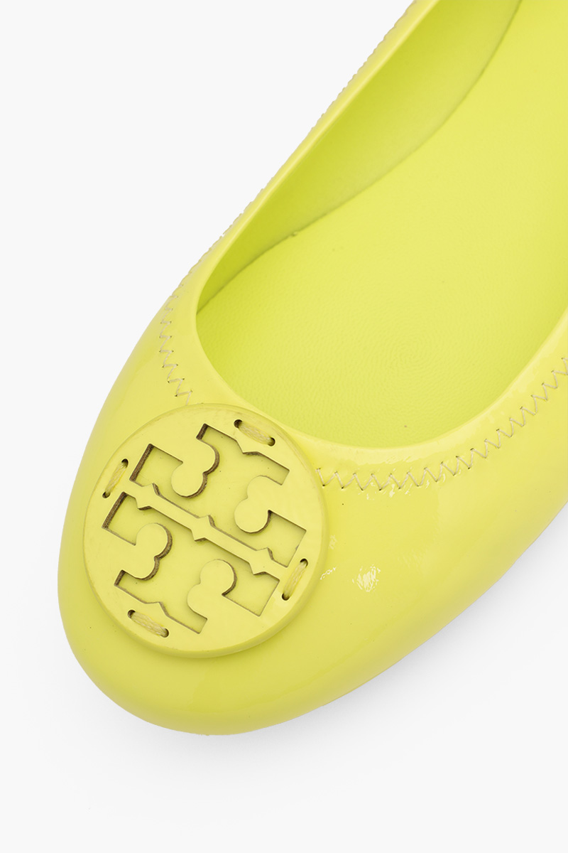 TORY BURCH Minnie Travel Flat in Blazing Yellow Patent 4