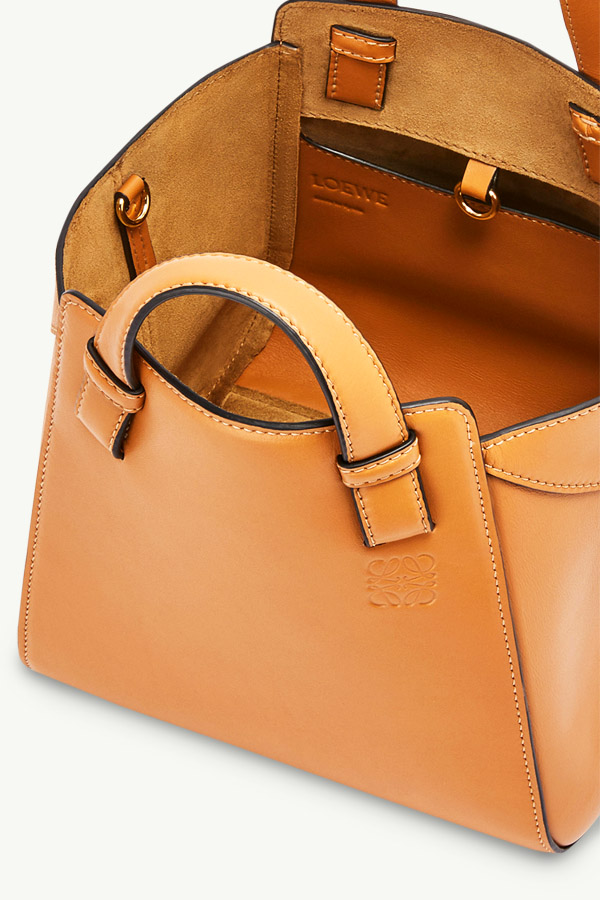 LOEWE Hammock Nugget Bag in Warm Desert Nappa Calfskin 3