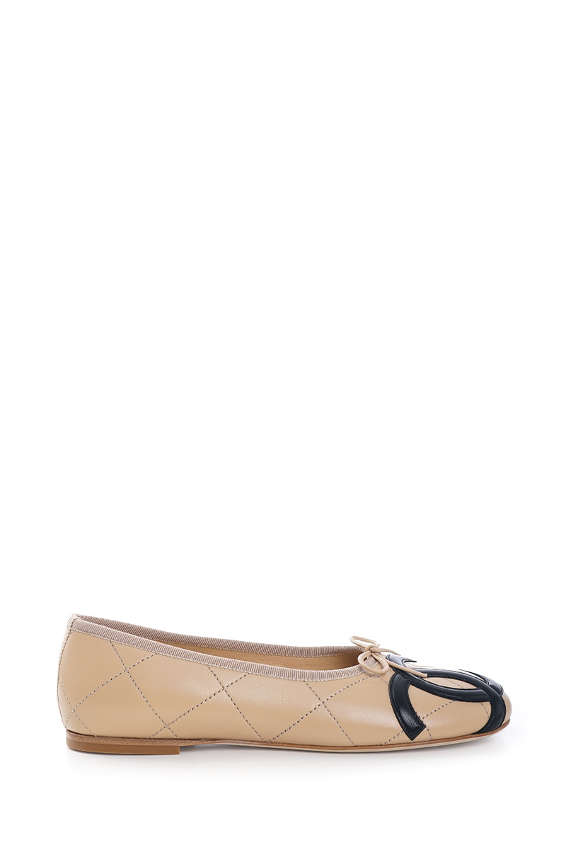 CHANEL Women Coco Beach CC XL Logo Cap Toe Ballerina Flat in Cambon Beige/Black Lambskin 0