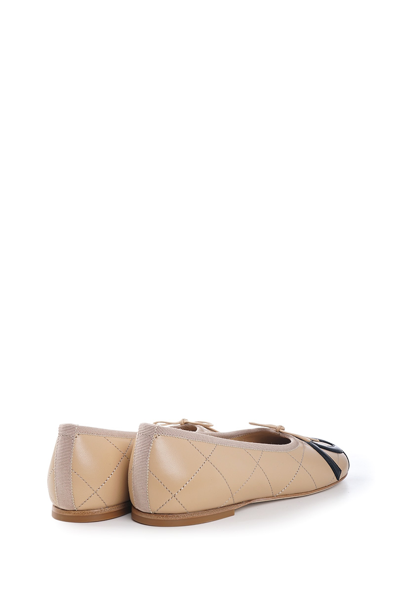 CHANEL Women Coco Beach CC XL Logo Cap Toe Ballerina Flat in Cambon Beige/Black Lambskin 1