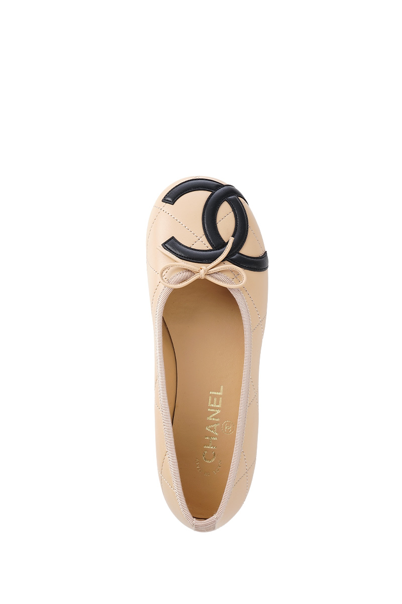 CHANEL Women Coco Beach CC XL Logo Cap Toe Ballerina Flat in Cambon Beige/Black Lambskin 4