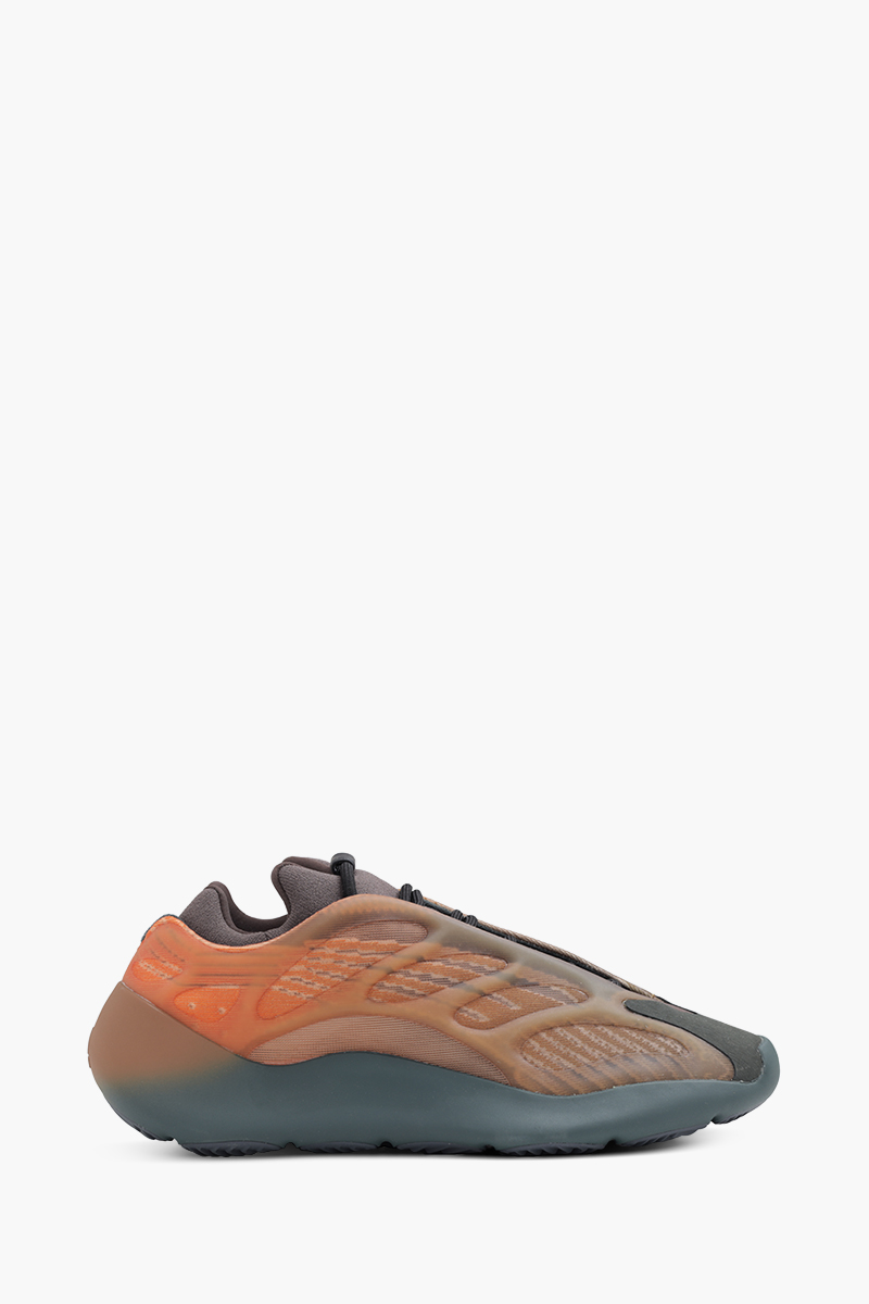 ADIDAS Yeezy Boost 700 V3 Sneakers in Copper Fade 0