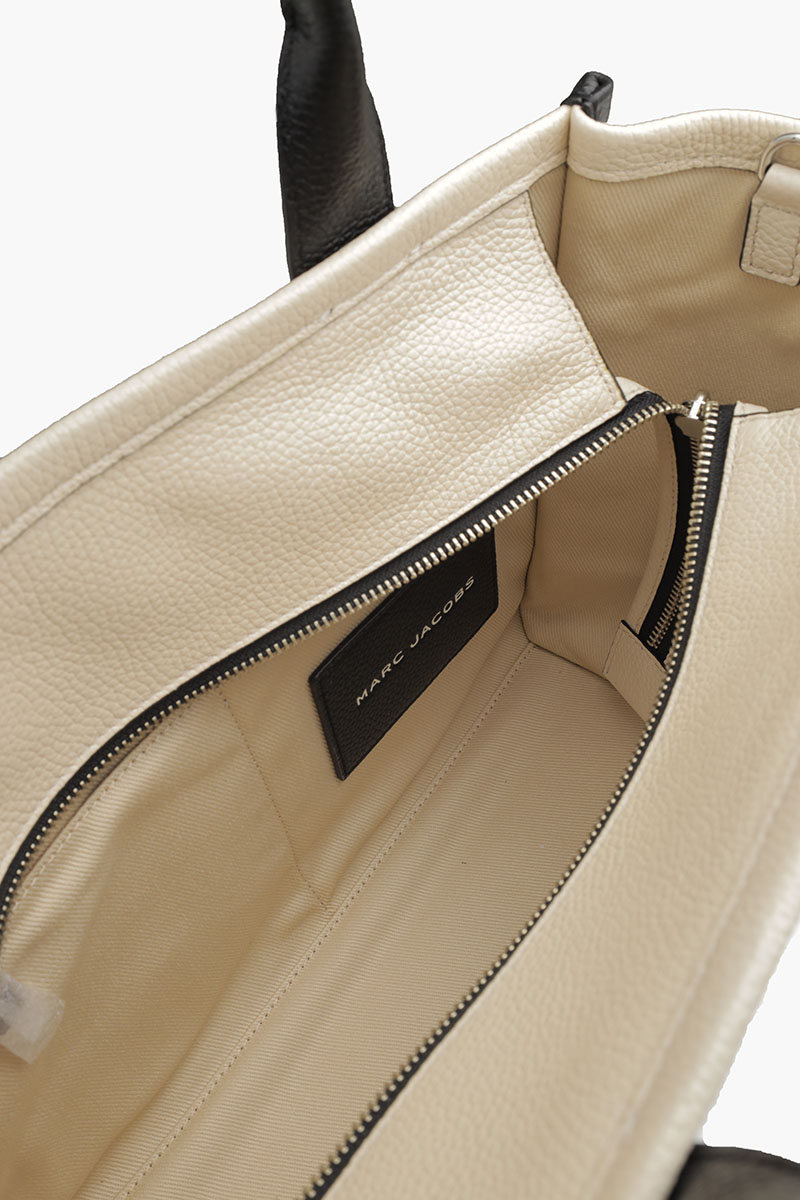 MARC JACOBS Medium Traveler Tote Bag in Beige/Black Leather 3