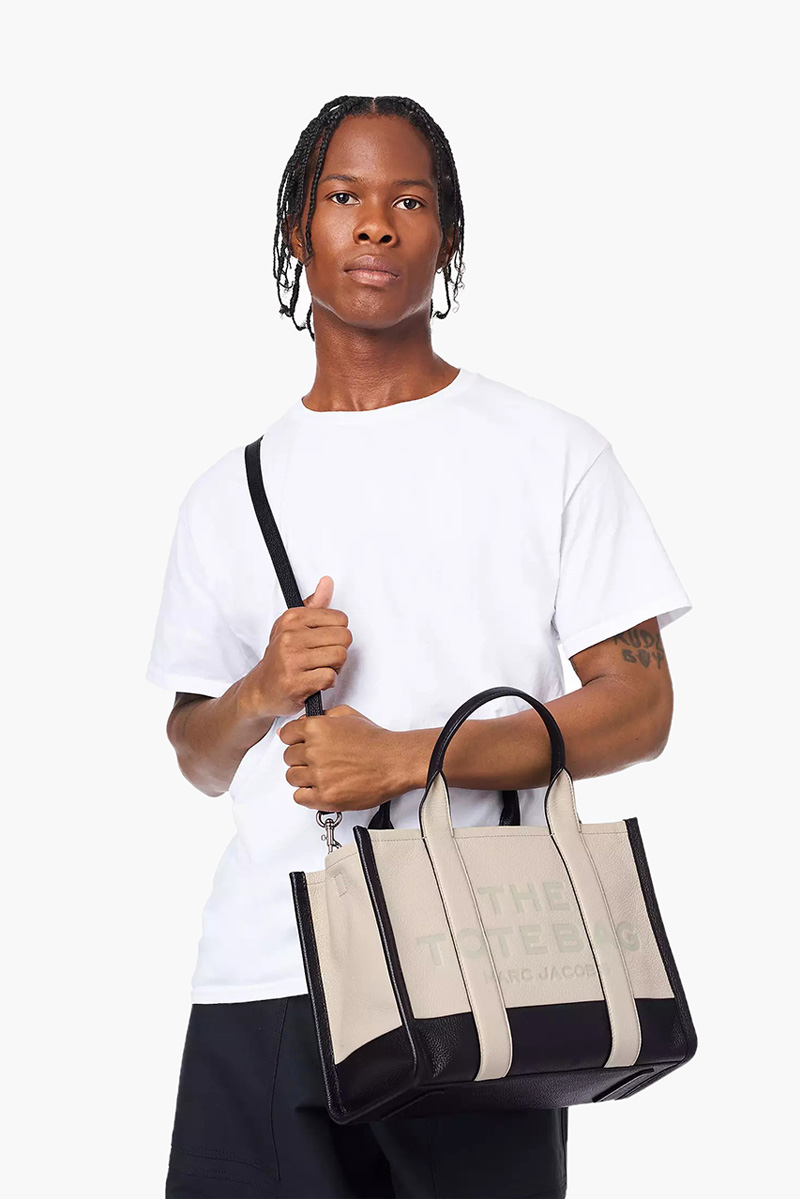 MARC JACOBS Medium Traveler Tote Bag in Beige/Black Leather 4