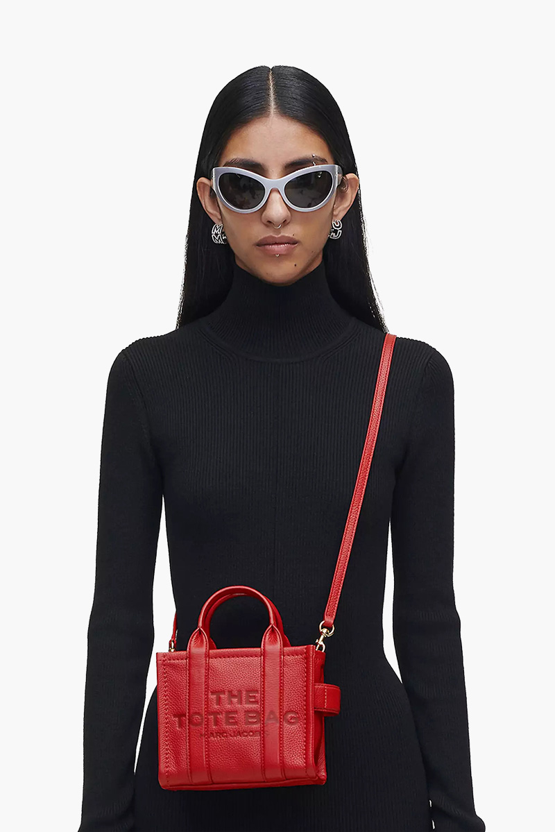 MARC JACOBS The Leather Crossbody Tote Bag in True Red 4