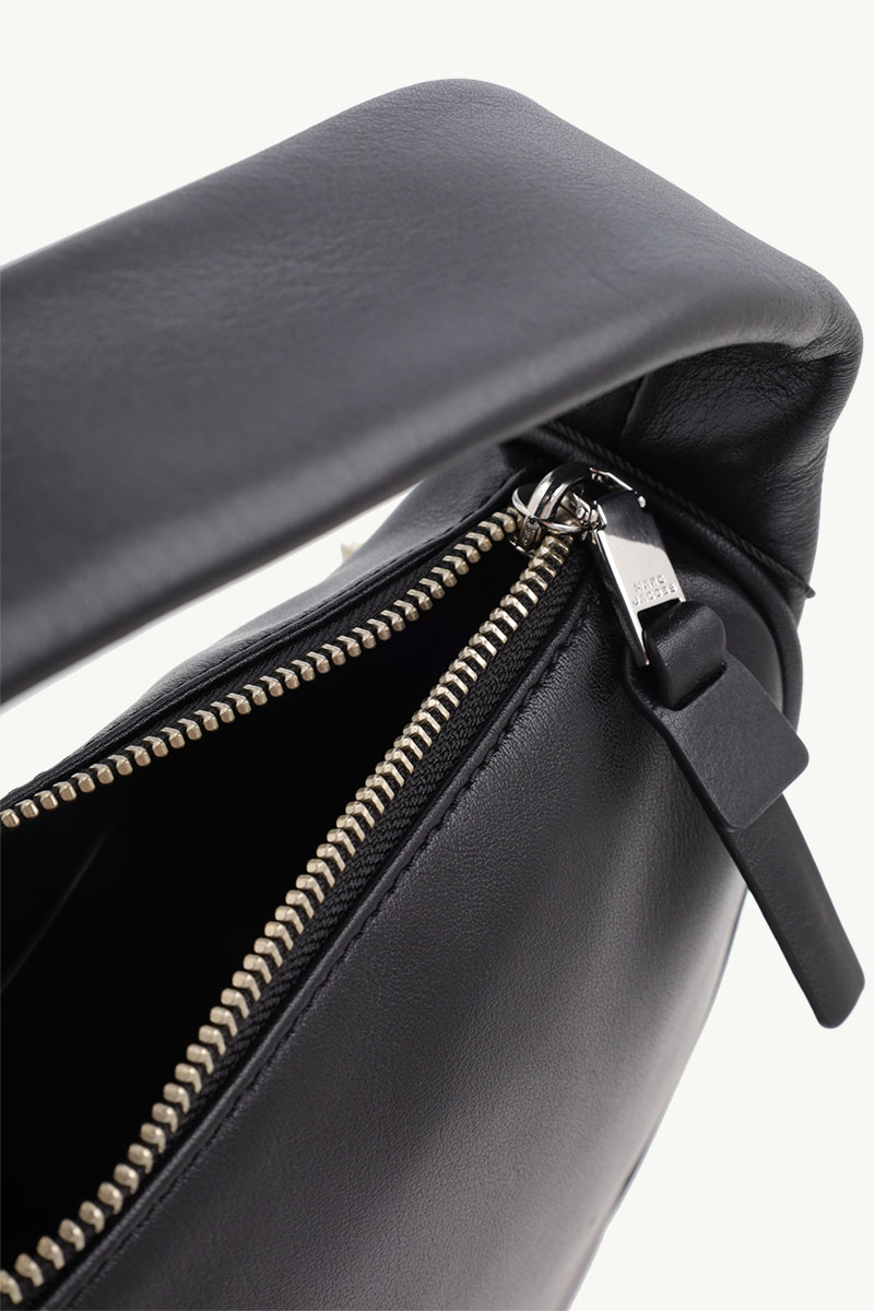 MARC JACOBS Mini The Pushlock Hobo Bag in Black Leather 3
