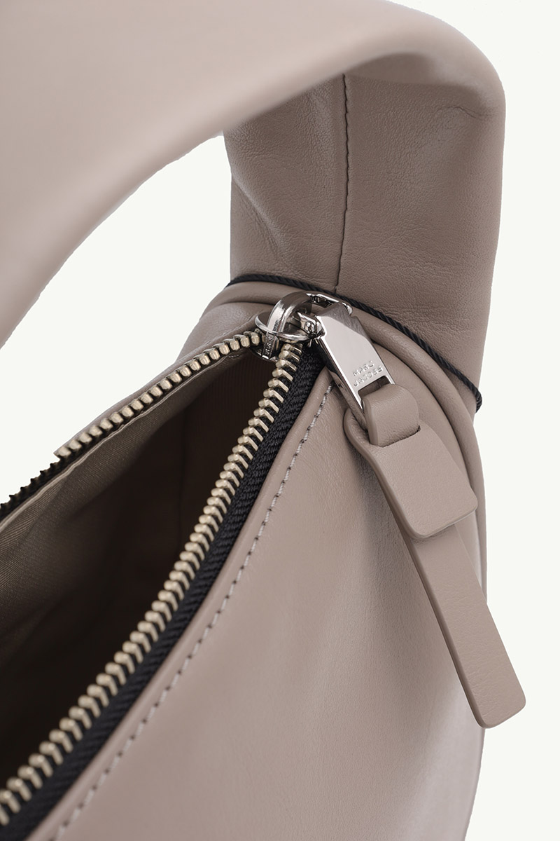 MARC JACOBS Mini The Pushlock Hobo Bag in Cement Leather 3