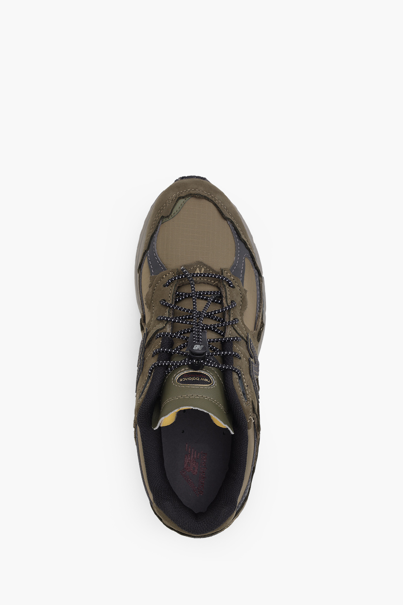 NEW BALANCE Men 2002 Sneakers in Dark Green 3