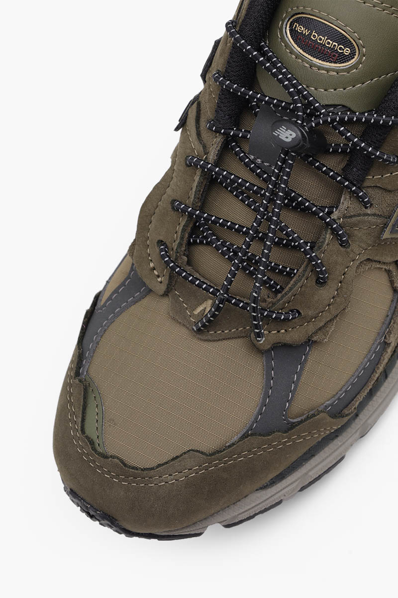 NEW BALANCE Men 2002 Sneakers in Dark Green 4