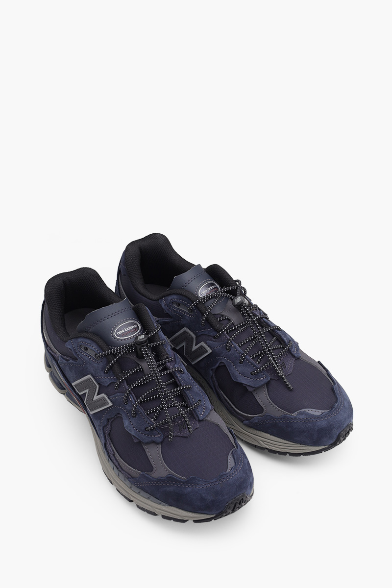 NEW BALANCE Men 2002 Sneakers in Navy 1