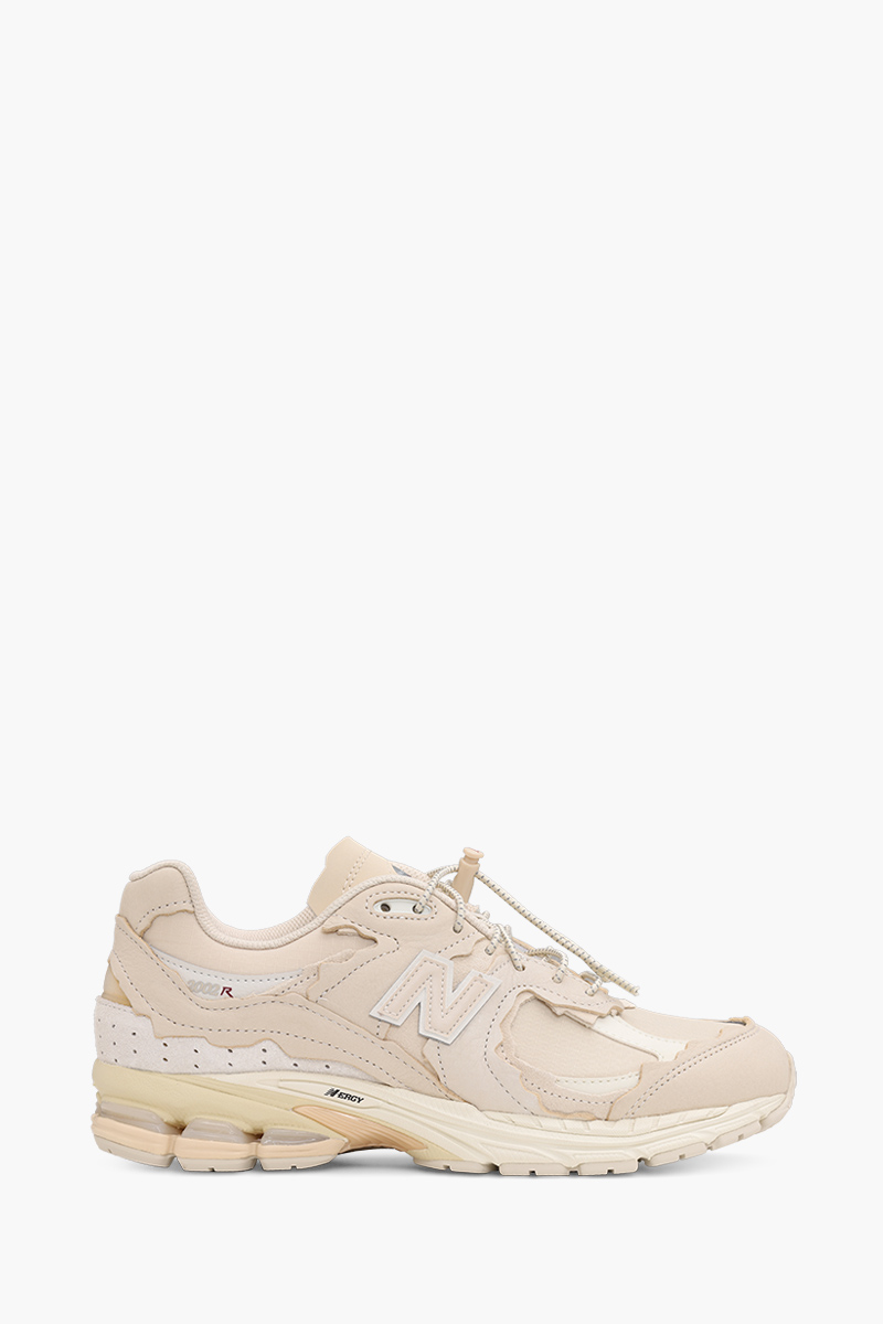 NEW BALANCE Men 2002 Sneakers in Khaki 0