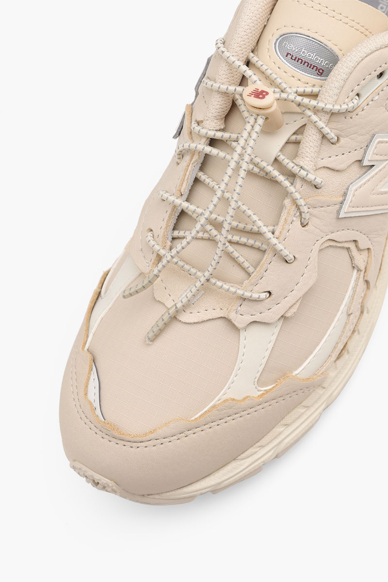 NEW BALANCE Men 2002 Sneakers in Khaki 4